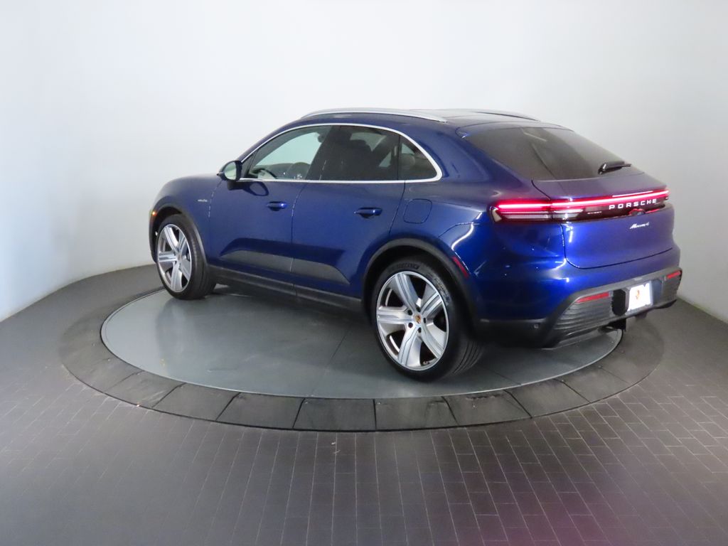Thumbnail: 2024 Porsche Macan - 3