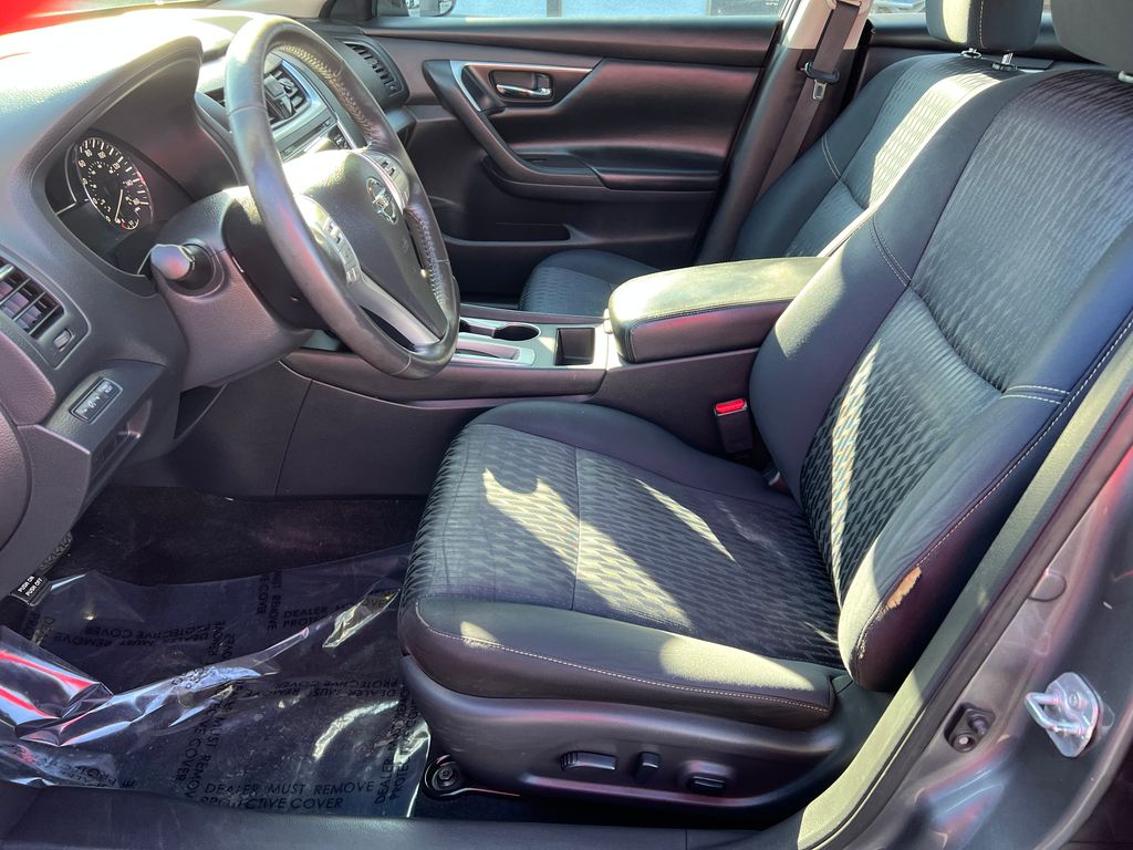 Thumbnail: 2017 Nissan Altima - 13