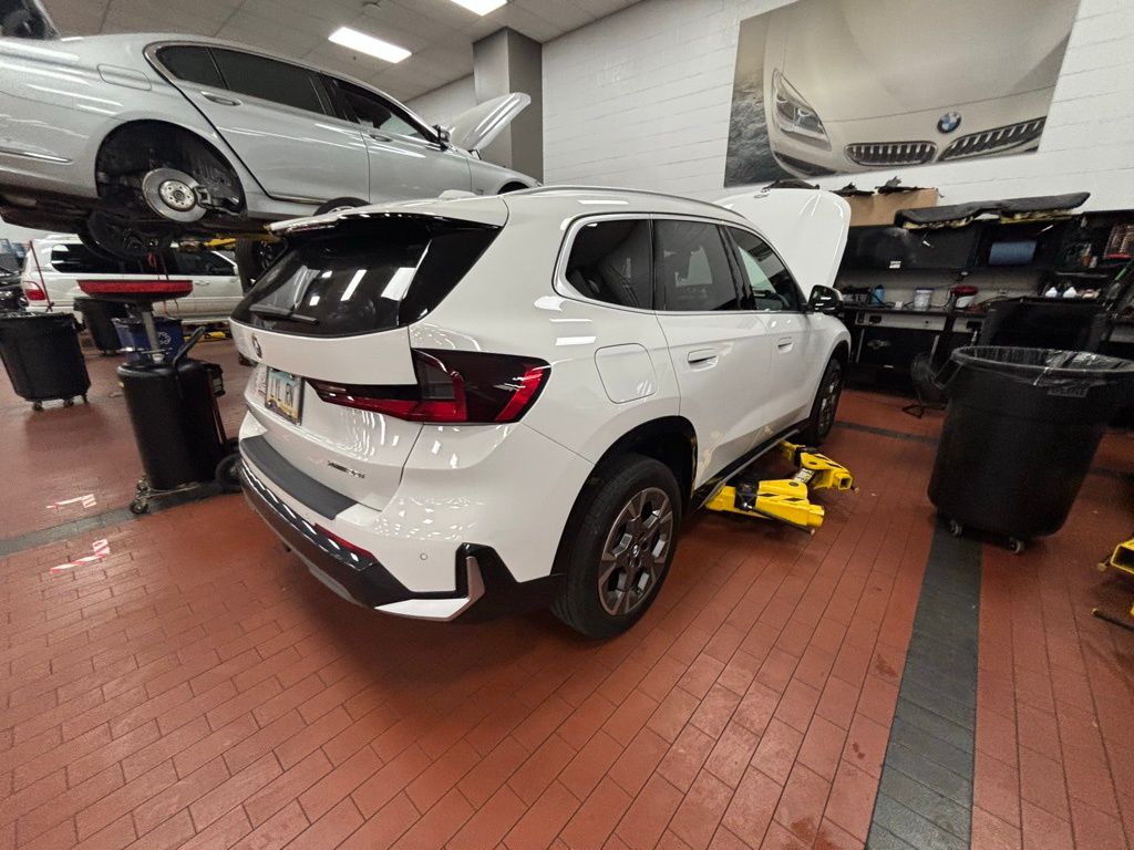 Thumbnail: 2023 BMW X1 - 5