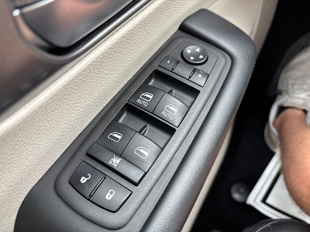 Used 2023 Chrysler Pacifica Van