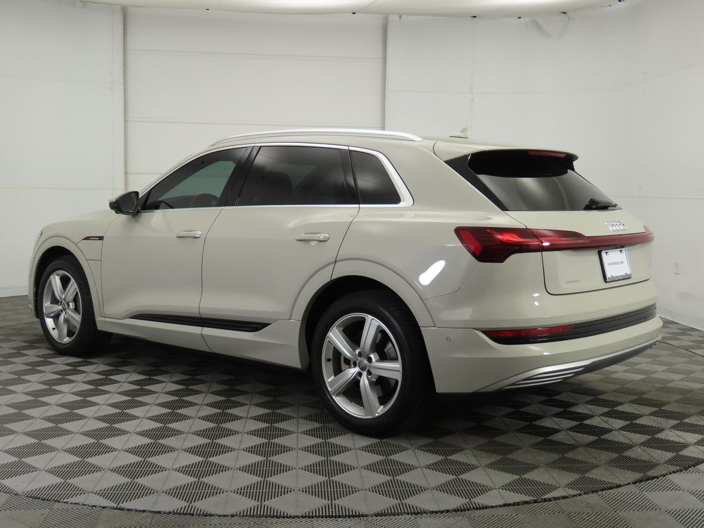 2019 Audi e-tron Prestige 3