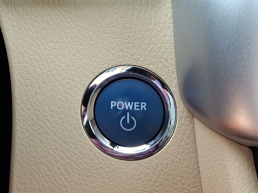 Thumbnail: 2017 Toyota Highlander - 25