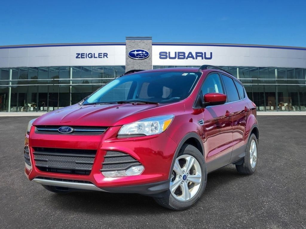 Ruby Red Metallic 2016 Ford Escape SE FWD SUV / Crossover Front-Wheel Drive 6-Speed Automatic