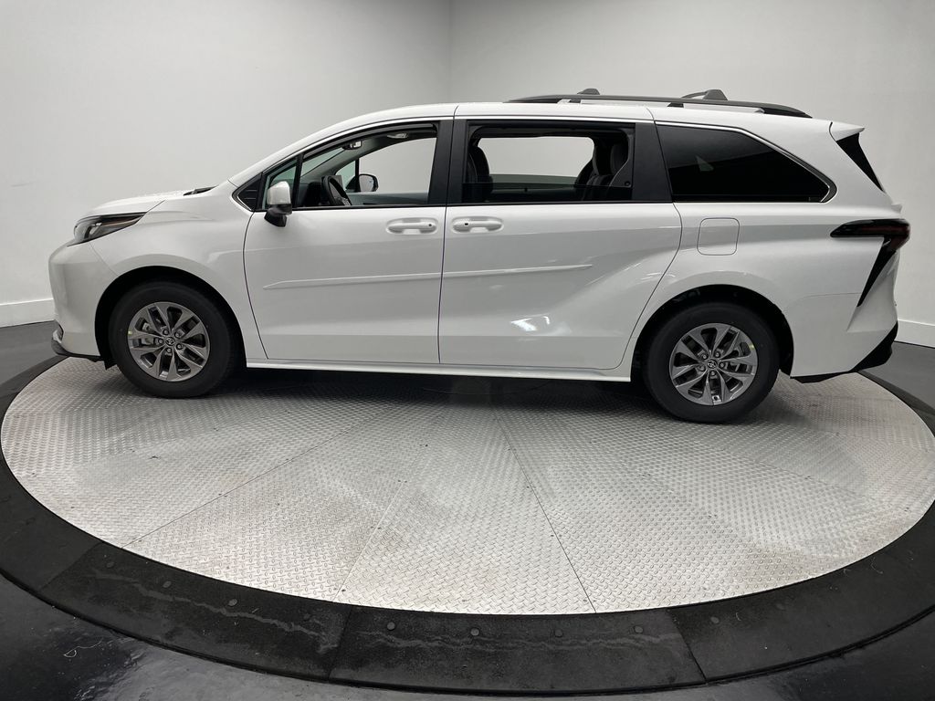 Thumbnail: 2025 Toyota Sienna - 8