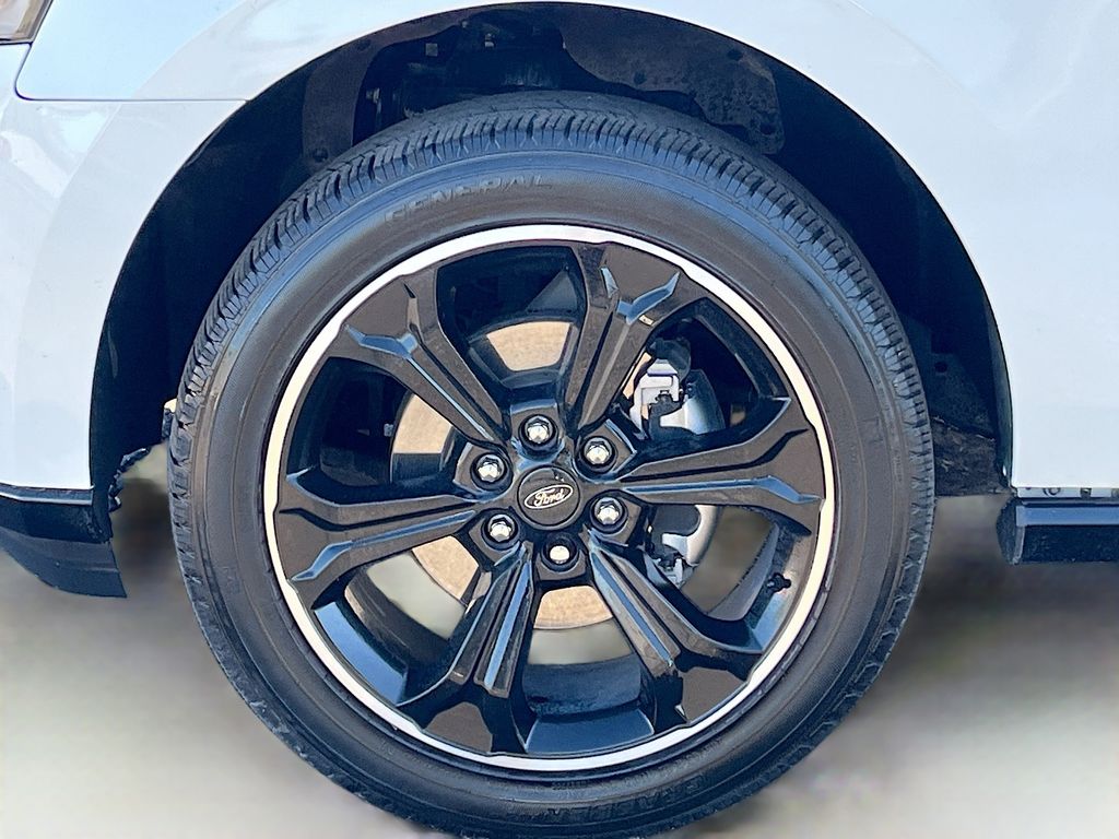 Used 2023 White Ford Limited image 34
