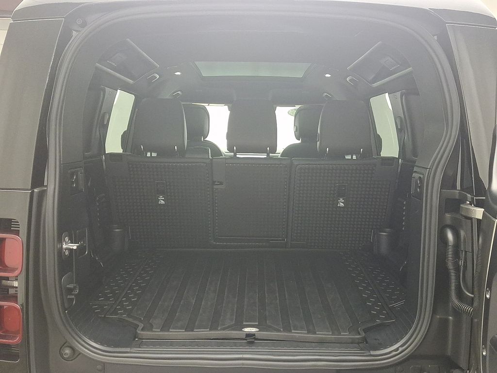 Thumbnail: 2025 Land Rover Defender - 28