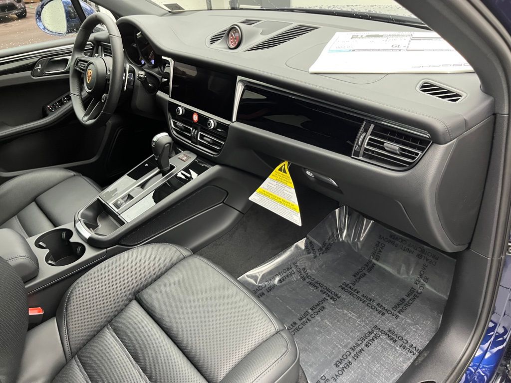 Thumbnail: 2026 Porsche Macan - 30