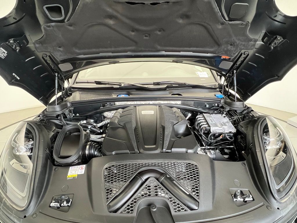 Thumbnail: 2023 Porsche Macan - 26