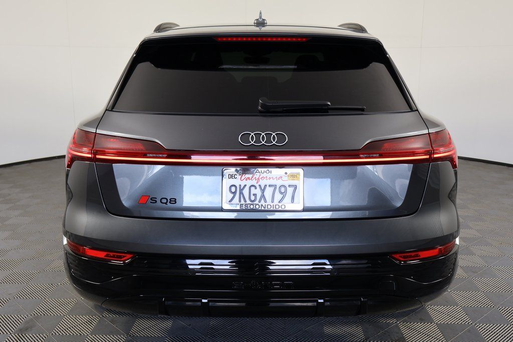 Thumbnail: 2024 Audi SQ8 e-tron - 5