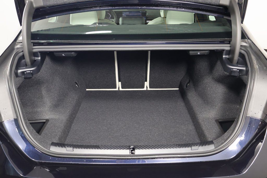 Thumbnail: 2026 BMW 5 Series - 8