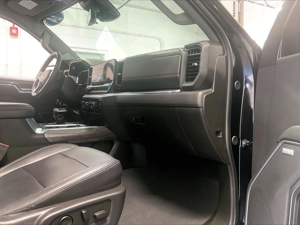 2024 Chevrolet Silverado 1500 — photo 13
