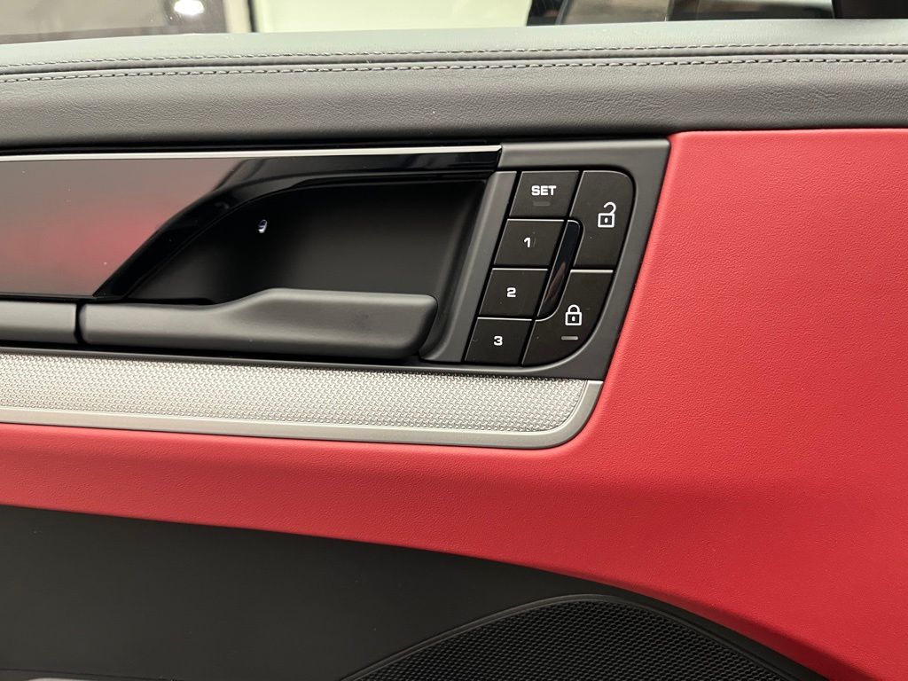 Thumbnail: 2026 Porsche Cayenne - 20