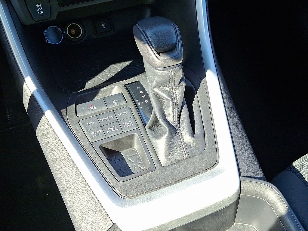 Thumbnail: 2022 Toyota RAV4 - 14