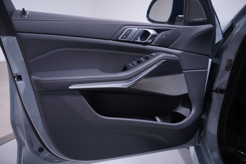 Thumbnail: 2026 BMW X5 - 10