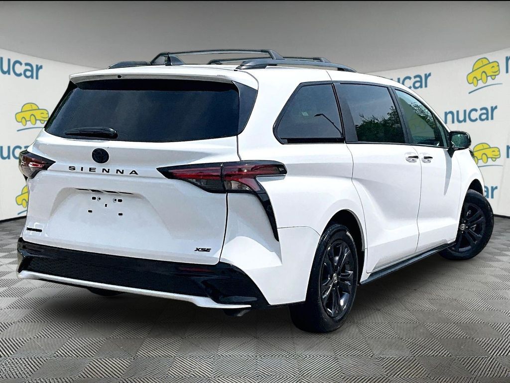 2025 Toyota Sienna — photo 6