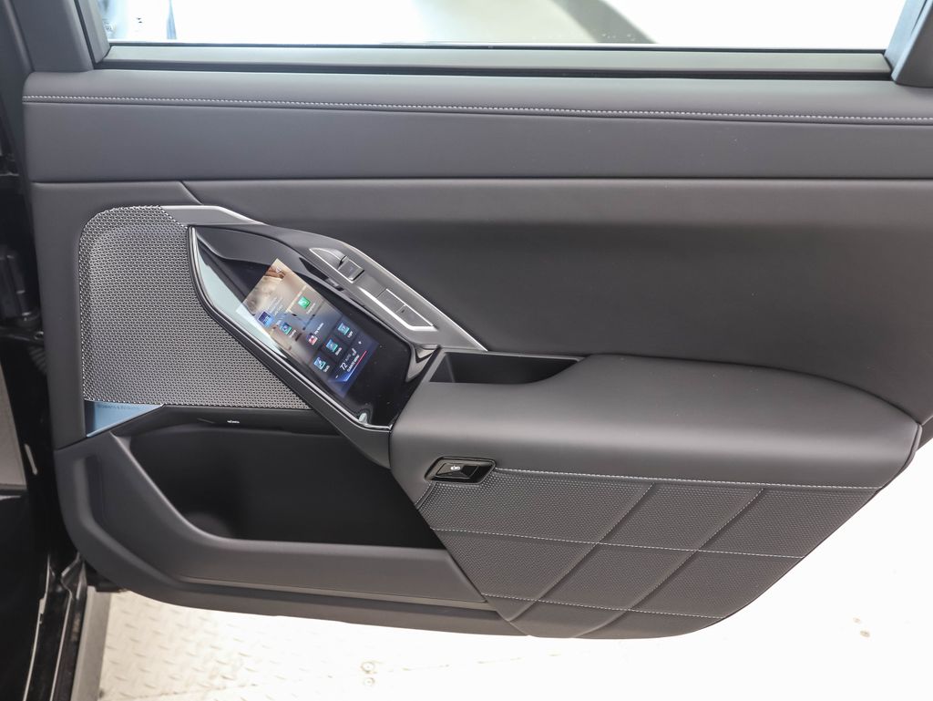 Thumbnail: 2025 BMW i7 - 25