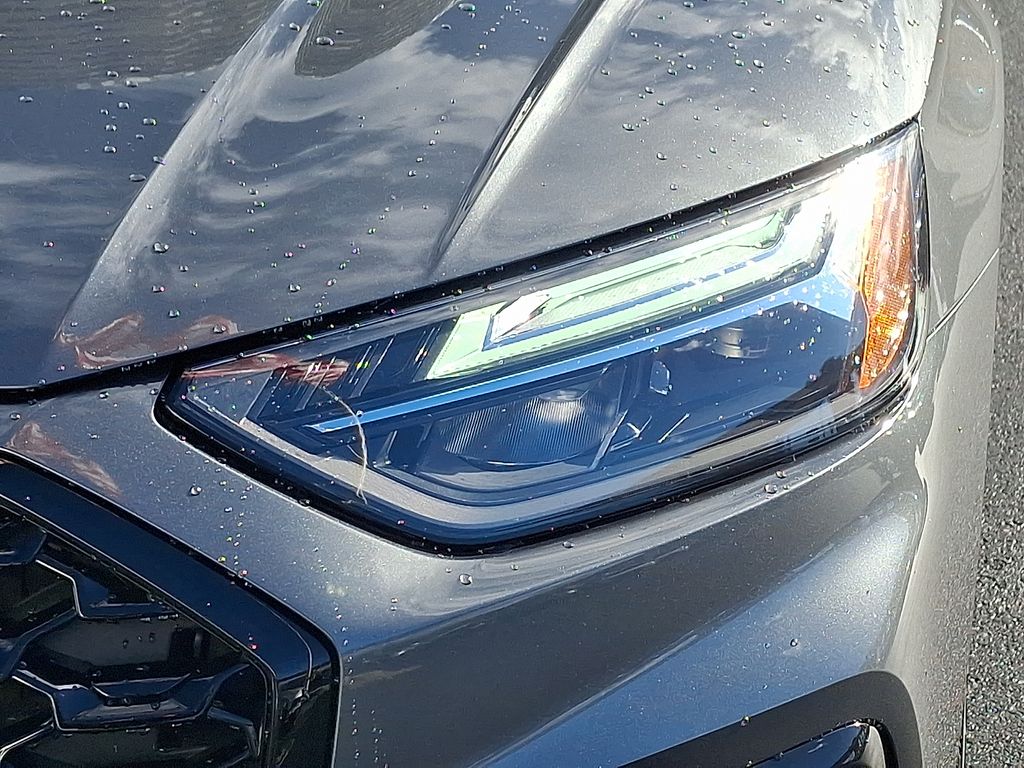 Thumbnail: 2023 Audi Q5 - 9