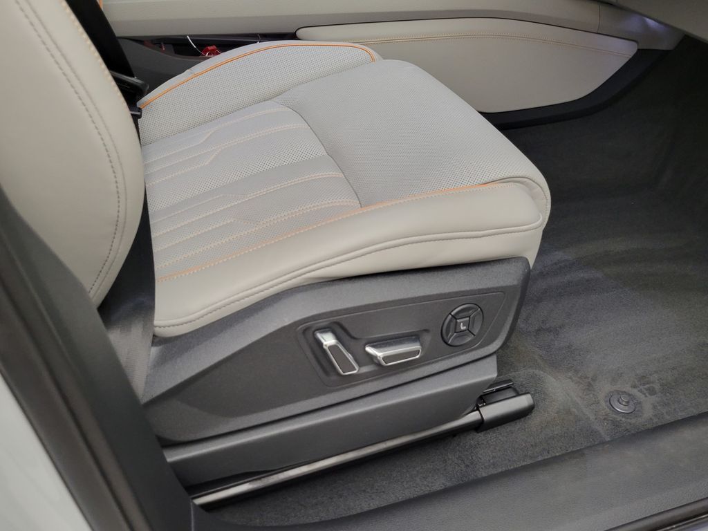 Thumbnail: 2024 Audi Q8 e-tron - 13