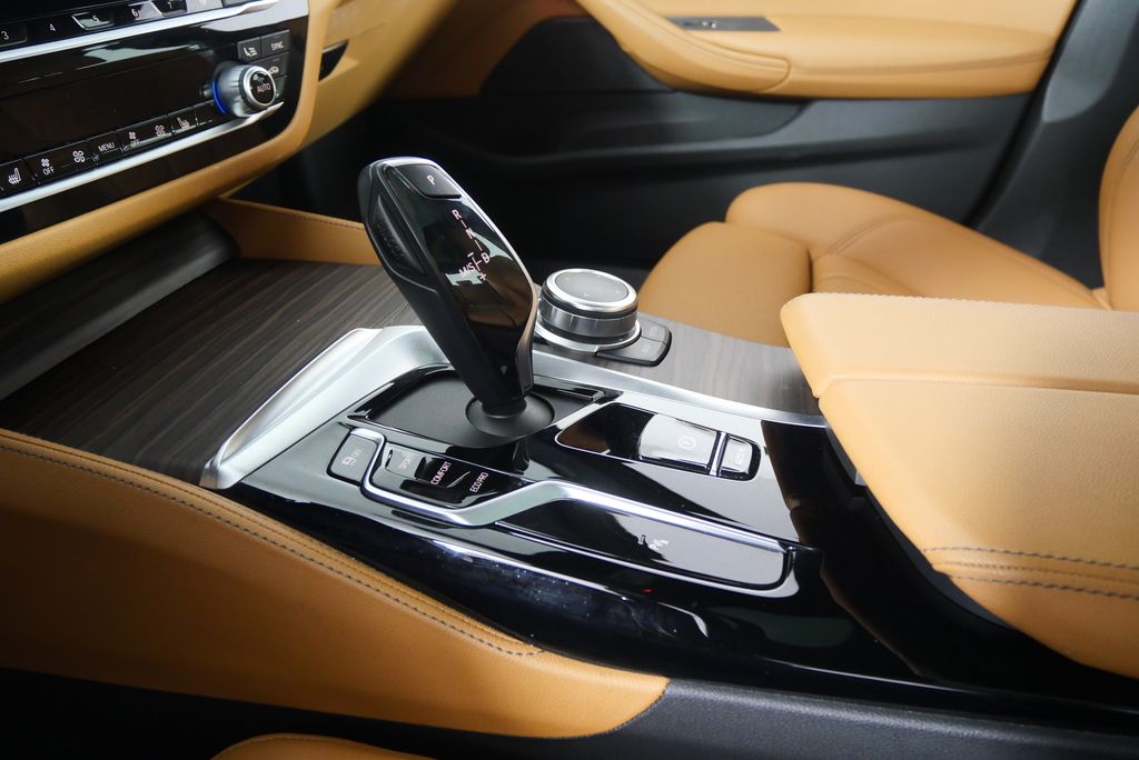 2022 BMW 5 Series 530i 27