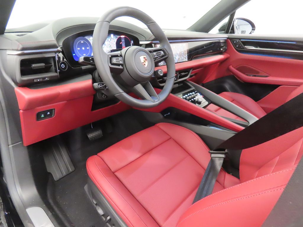 Thumbnail: 2026 Porsche Macan - 4