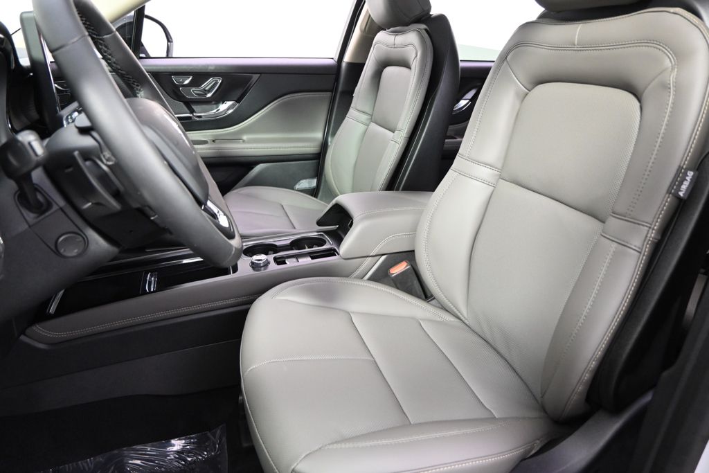 New 2026 White Lincoln Premiere image 13