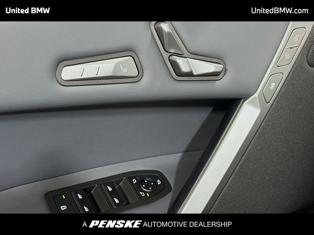 Thumbnail: 2026 BMW iX - 3