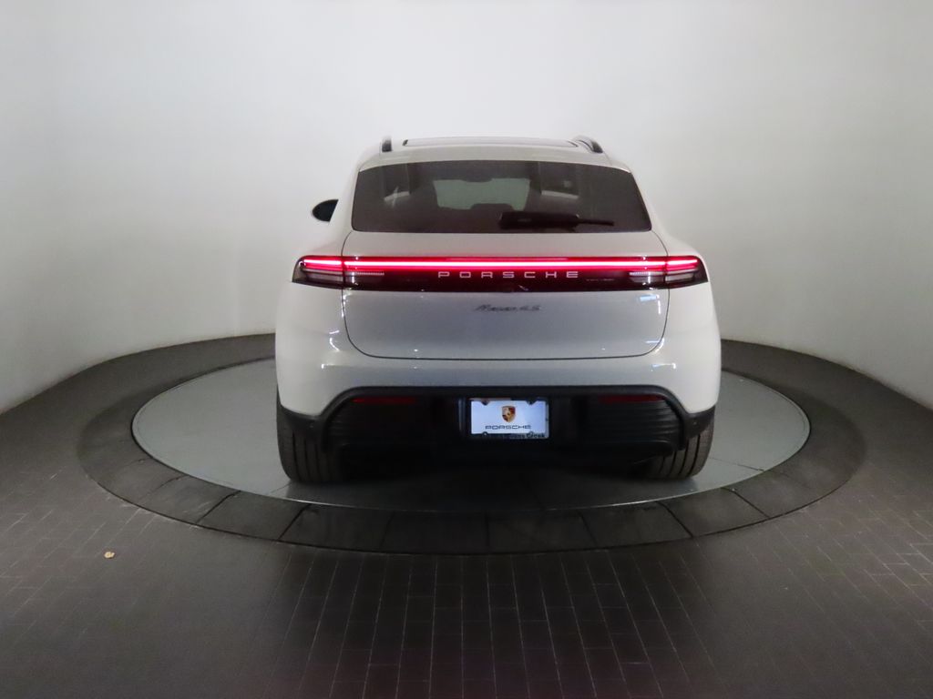 Thumbnail: 2026 Porsche Macan - 6