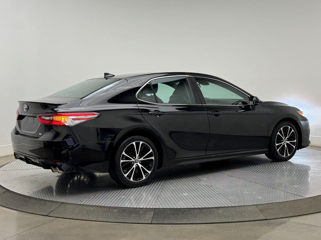 2019 Toyota Camry SE 10
