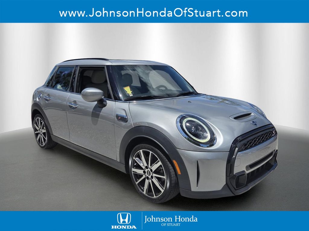 Melting Silver III Metallic 2024 MINI Cooper Hatchback Front-Wheel Drive 7-Speed Automatic