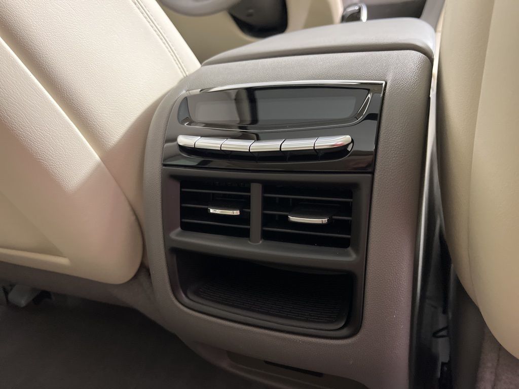 Thumbnail: 2020 Cadillac XT5 - 17