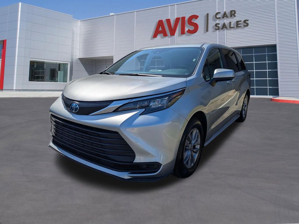 Celestial Silver Metallic 2025 Toyota Sienna LE 8-Passenger FWD Minivan Front-Wheel Drive Continuously Variable Transmission