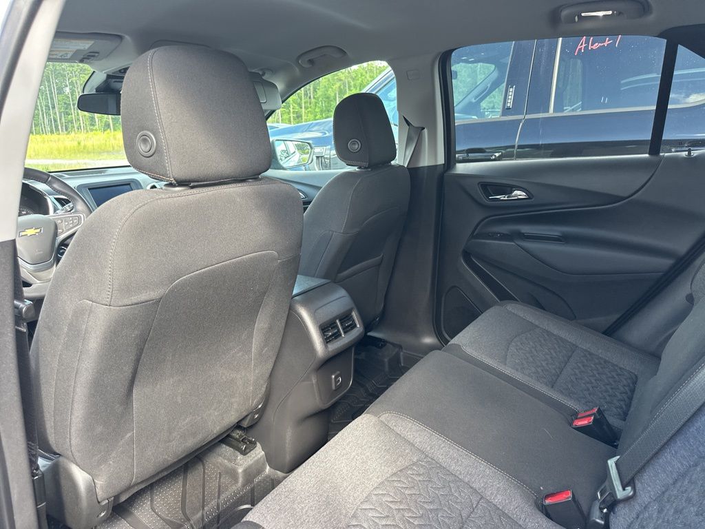 2022 Silver Ice Metallic Chevrolet Equinox LT FWD SUV