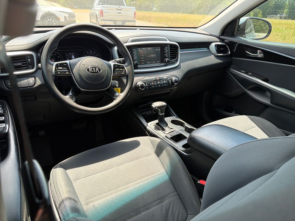Used 2019 Sparkling Silver Kia L image 21