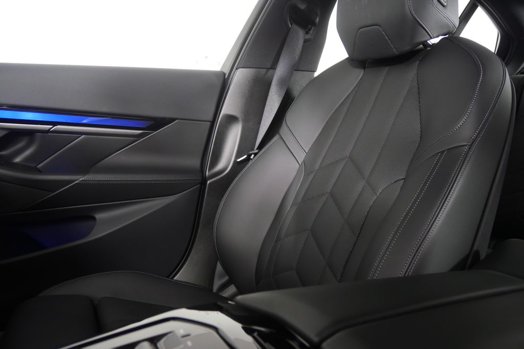 Thumbnail: 2025 BMW 5 Series - 23