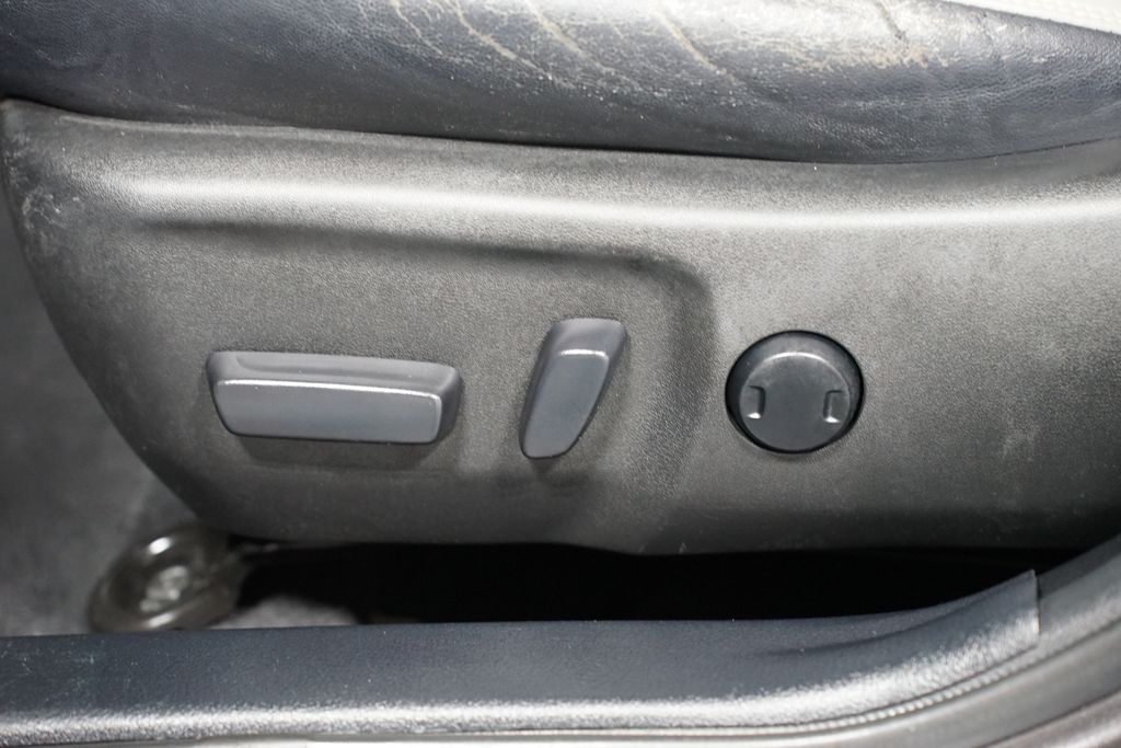 Thumbnail: 2017 Toyota Camry - 29