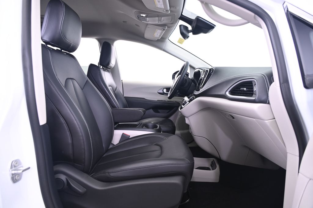 Thumbnail: 2024 Chrysler Pacifica - 23