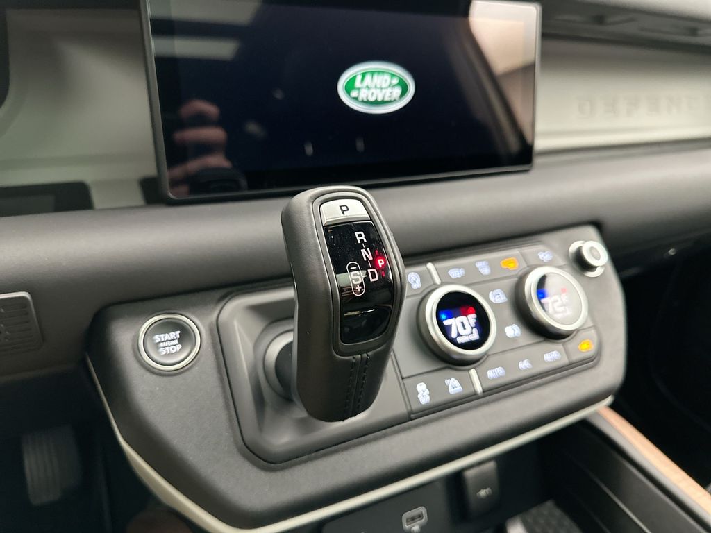 Thumbnail: 2024 Land Rover Defender - 24