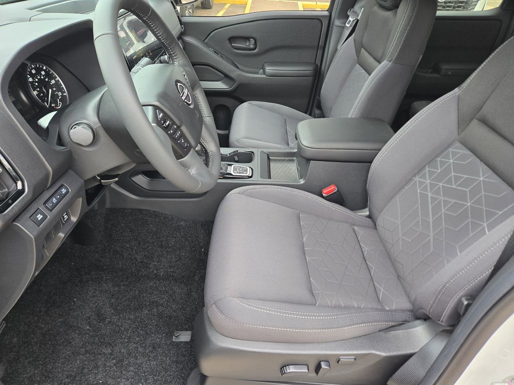 View vehicle photo 7