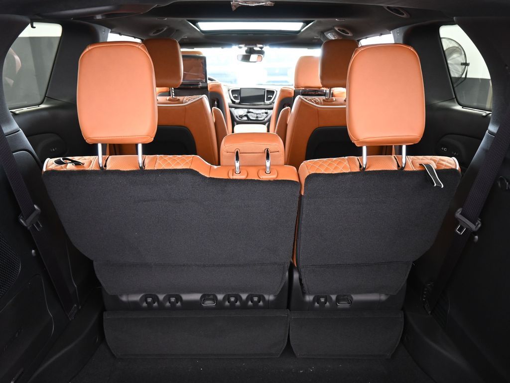 New 2026 Diamond Black Crystal Pearlcoat Chrysler Pinnacle image 43