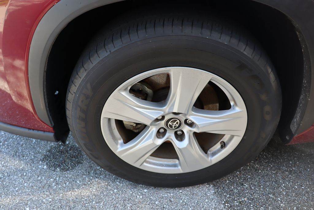 Thumbnail: 2021 Toyota Highlander - 4