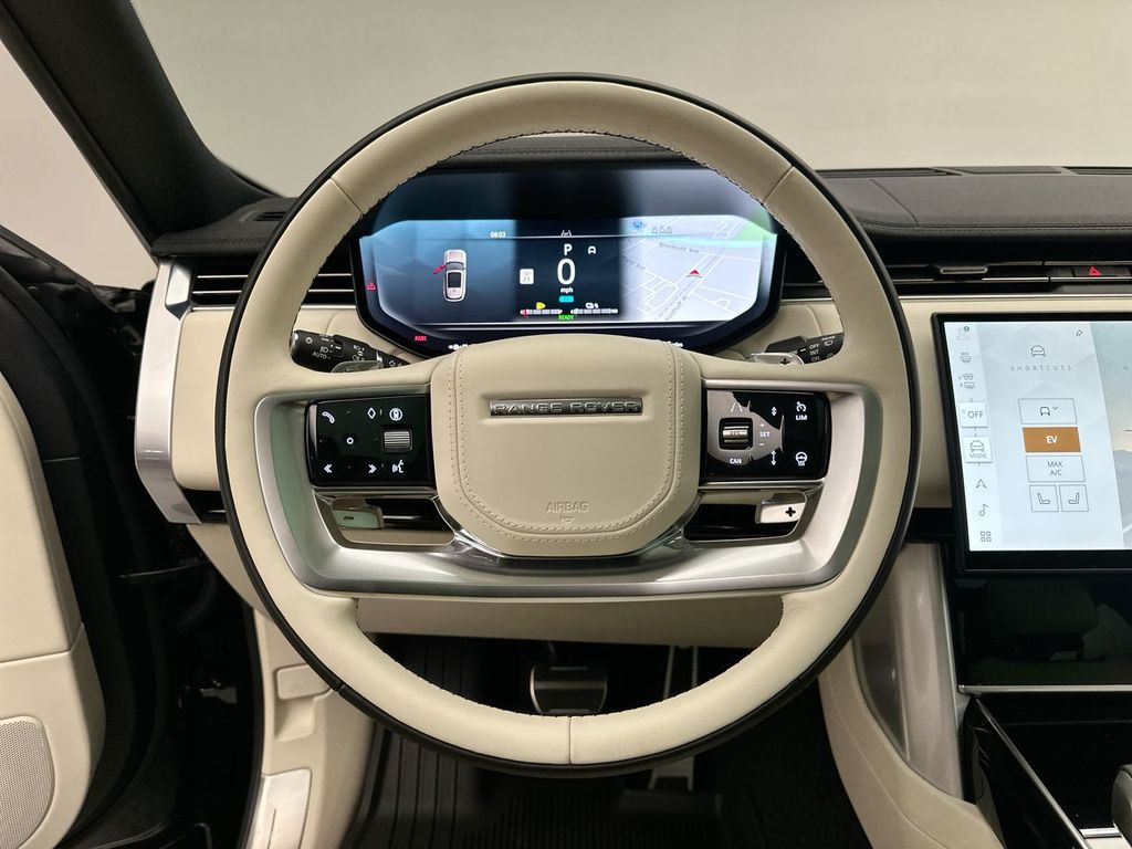 2025 Land Rover Range Rover SE 13