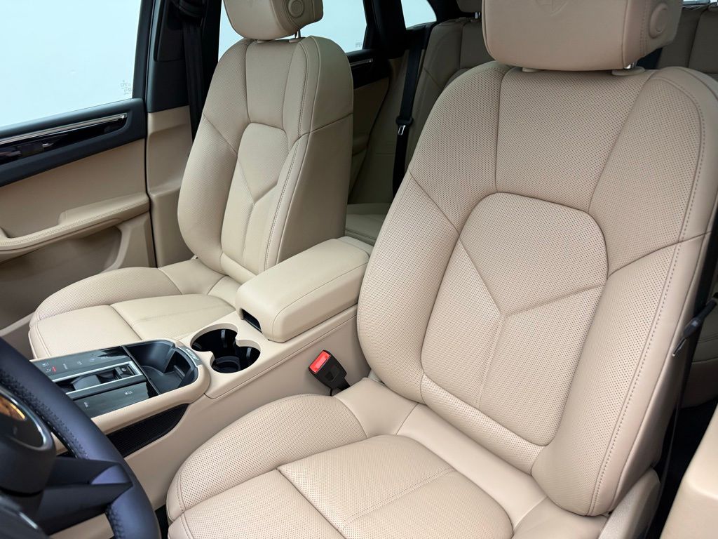 Thumbnail: 2026 Porsche Macan - 5