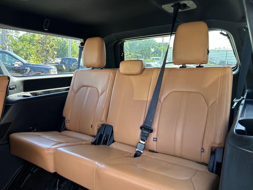 2022 Black Metallic Ford Expedition Max Platinum RWD SUV