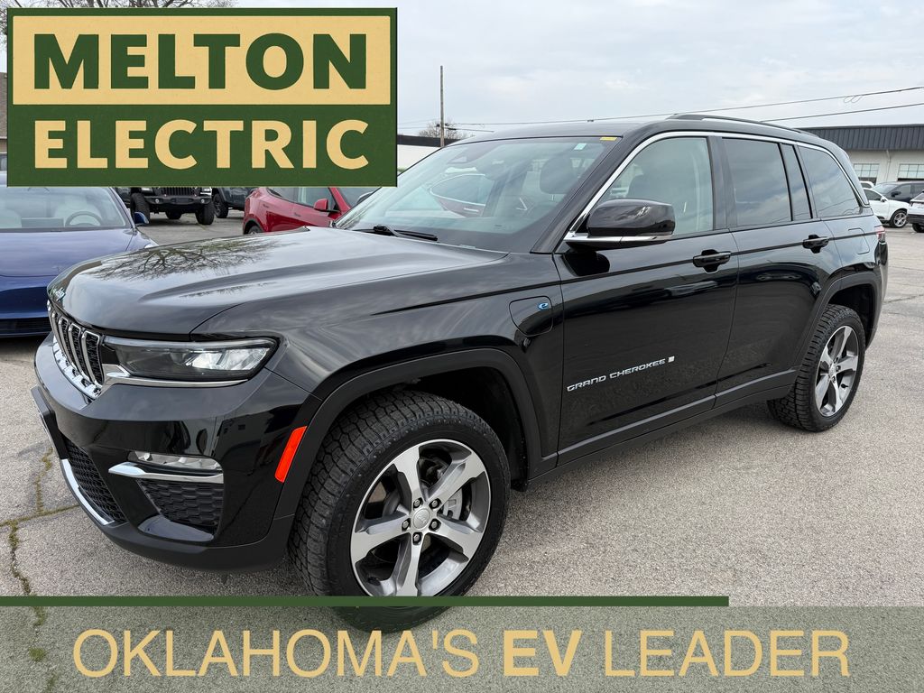 Diamond Black Crystal Pearlcoat 2022 Jeep Grand Cherokee 4xe 4WD SUV / Crossover Four-Wheel Drive 8-Speed Automatic