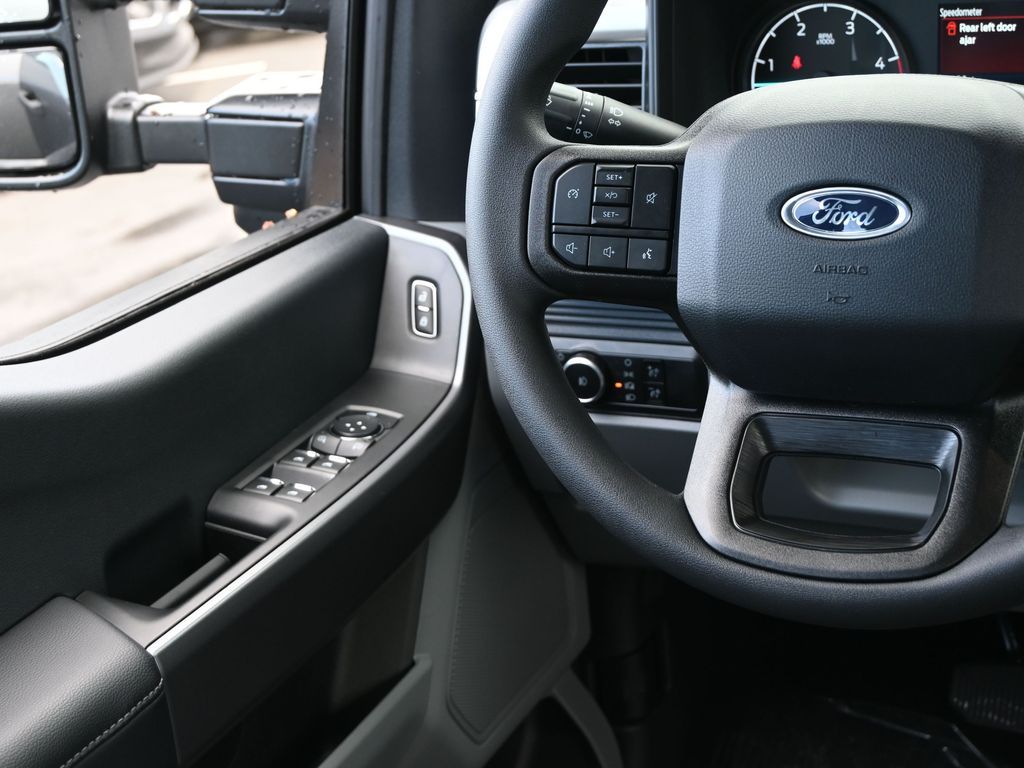 2025 Ford F-350 Super Duty XL