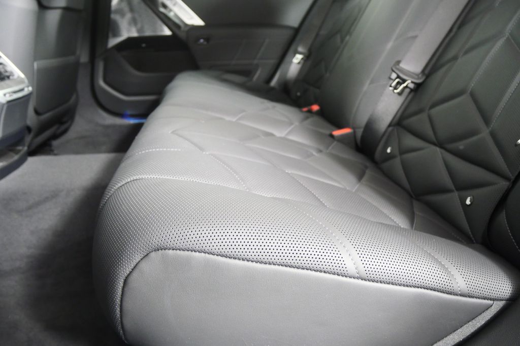 Thumbnail: 2026 BMW 7 Series - 15