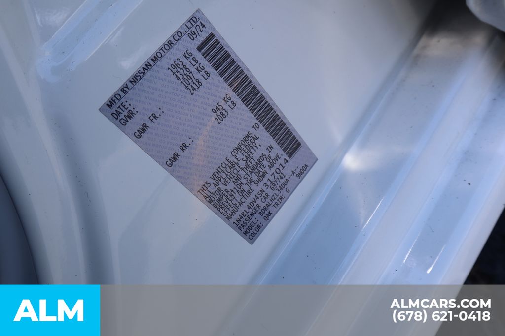 Used 2025 White Nissan 2.5 SV image 37