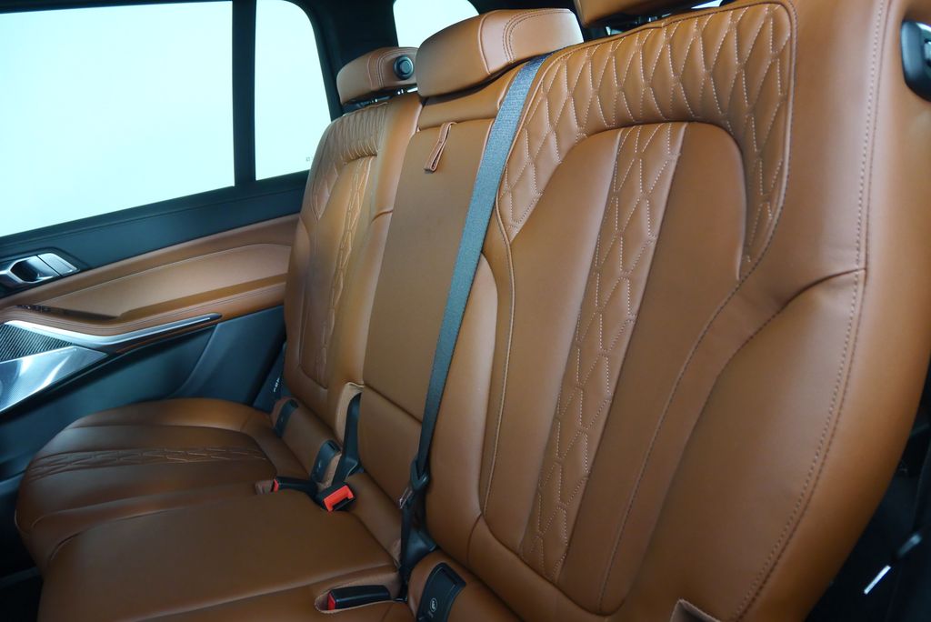 2026 BMW X7 M60i 15