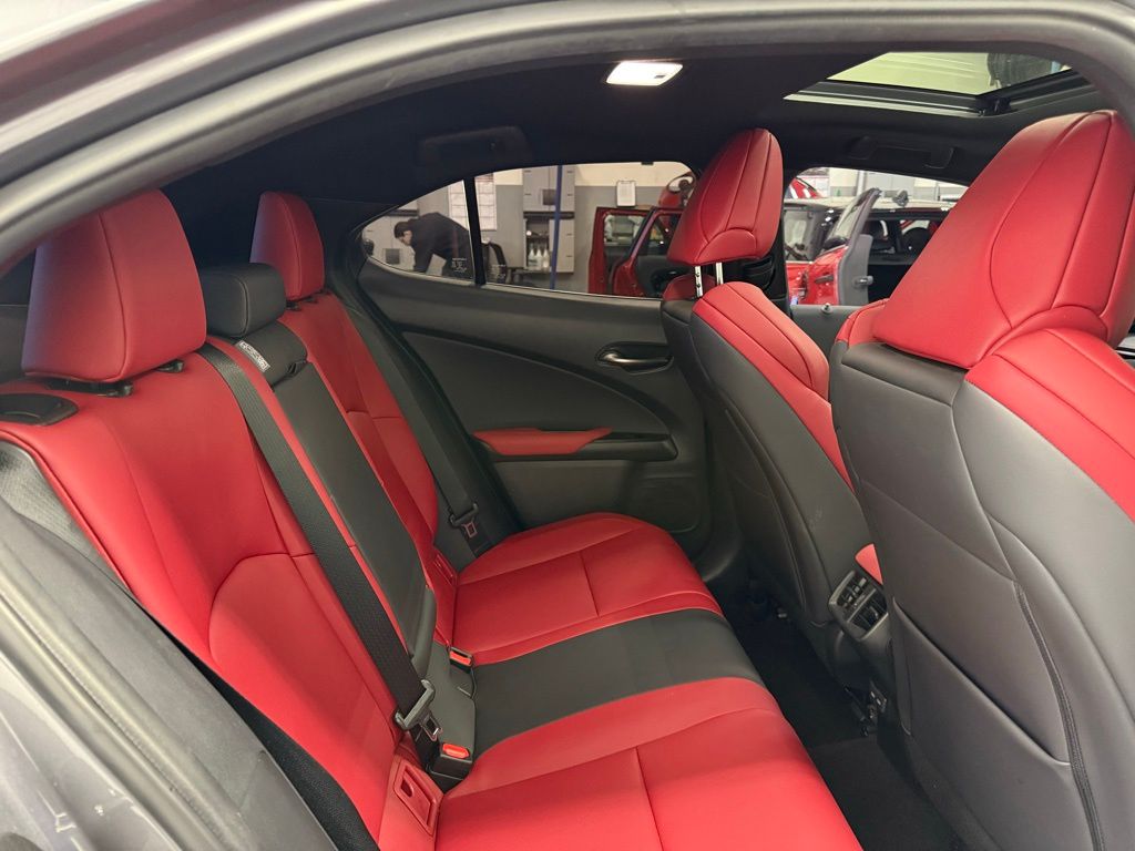 2021 Lexus UX 250h 28