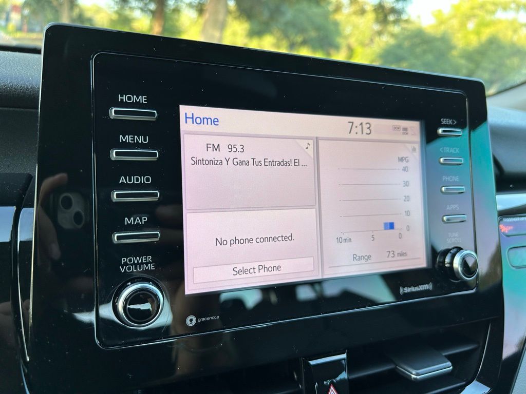 2021 Toyota Camry SE 24